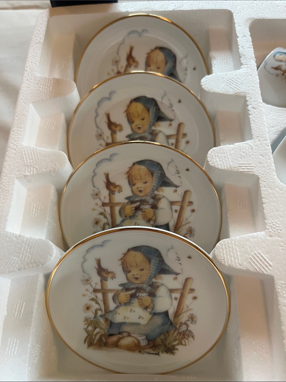 Bird & Blue Bonnet Girl ~ 16 Piece Tea Set
Kinder -M.J.H’nnnnnnl- Service - Picture 2 of 8